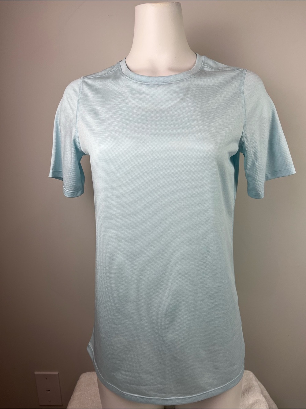DSG Light Blue Performance Athletic T-Shirt Size Large Excellent Condition